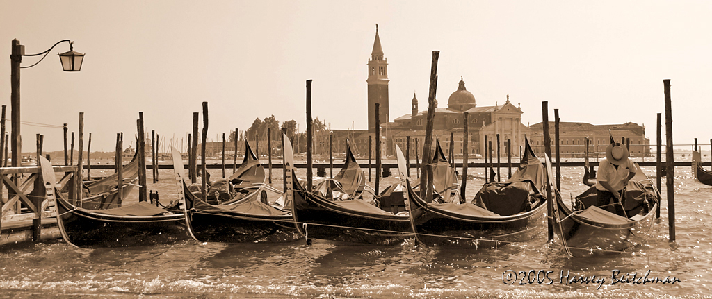 Venice Gondolas 0290.jpg